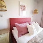 Stylish Close To Marina Apartament