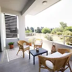 Stylish Close To Marina Apartament