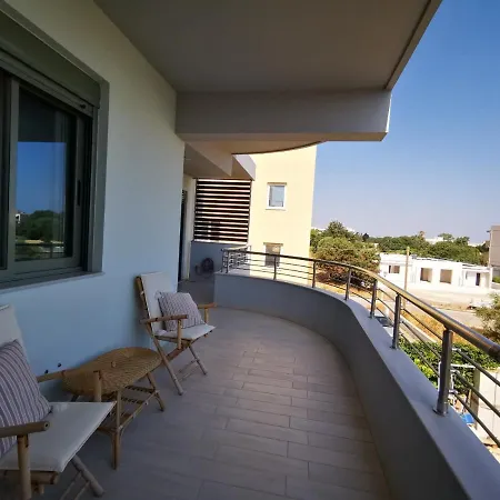 Stylish Close To Marina Apartment