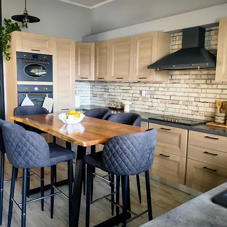 Stylish Close To Marina Apartament
