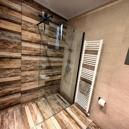 Stylish Close To Marina Apartament *